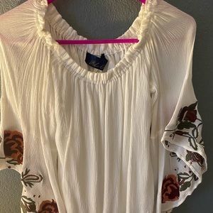 Off the shoulder embroidery long sleeve